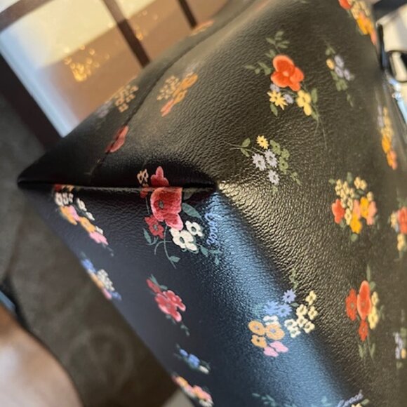 Coach Gallery Tote - Wildflower - NEW - Picture 10 of 16